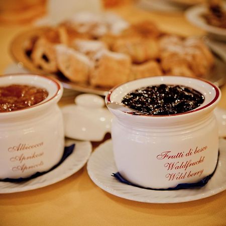 Hotel Carnia ヴェンゾーネ エクステリア 写真