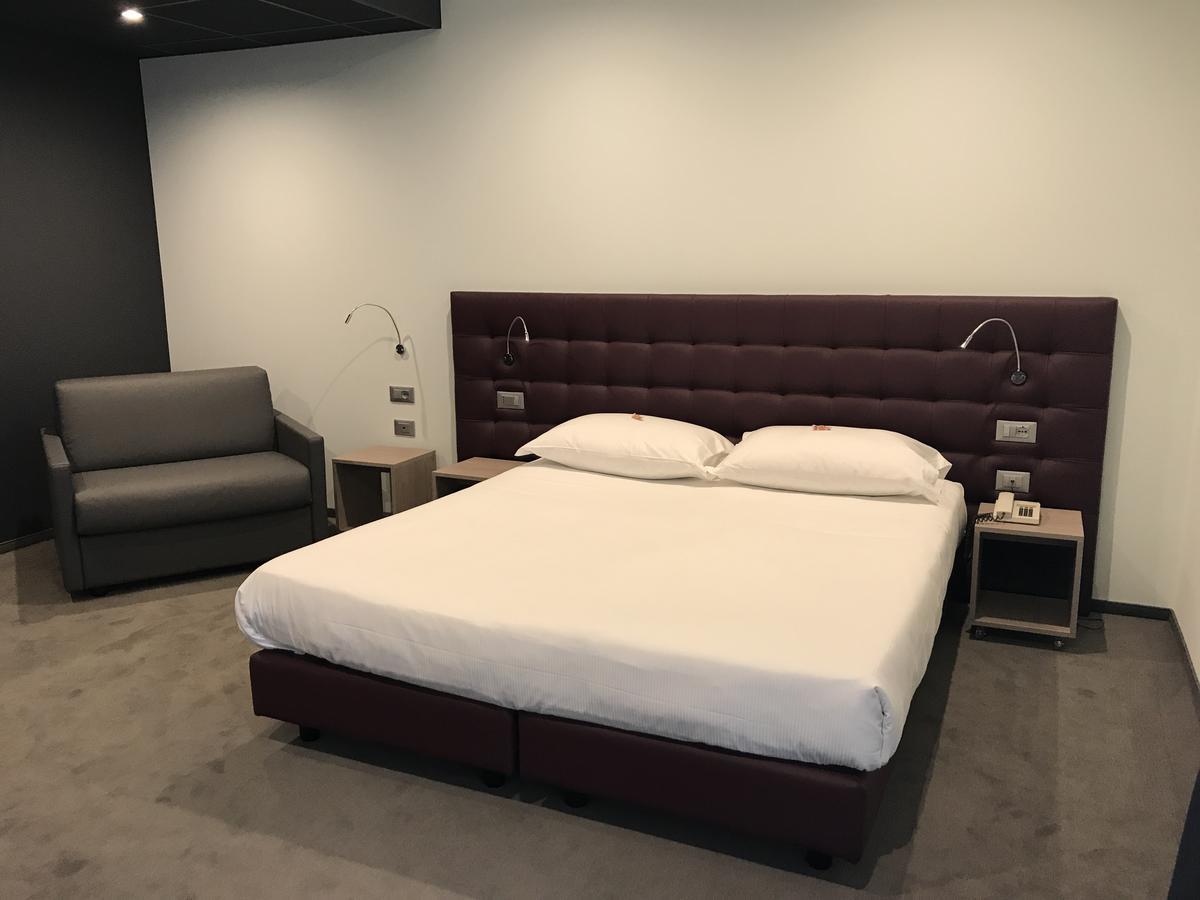 Hotel Carnia ヴェンゾーネ エクステリア 写真